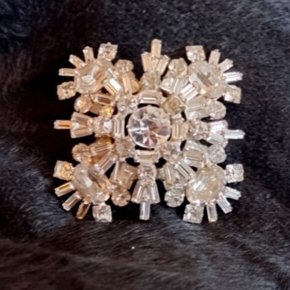 Vintage Oversize Rhinestone Brooch - Picture 9 of 11